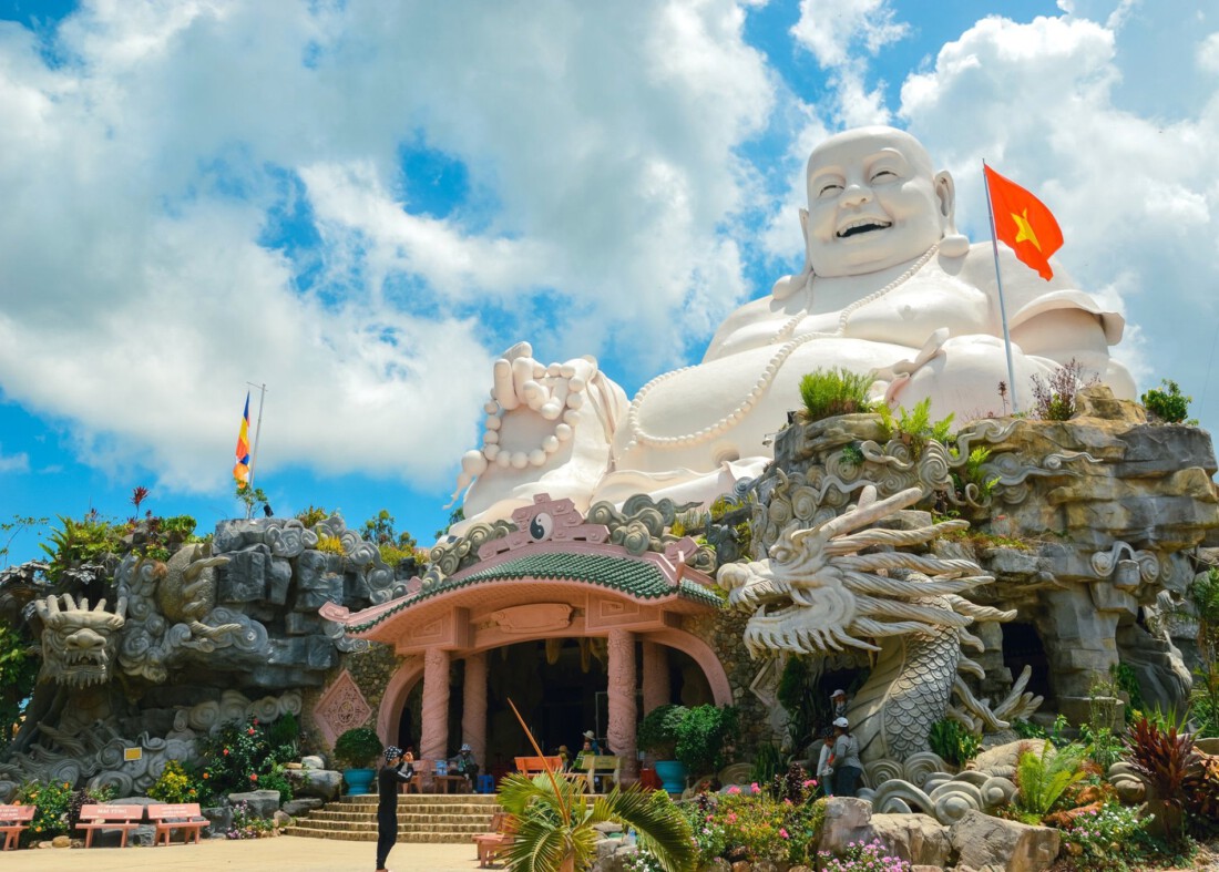 tượng phật di lạc núi cấm