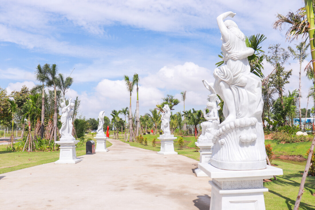 Vườn tượng nghệ thuật bằng đá quý