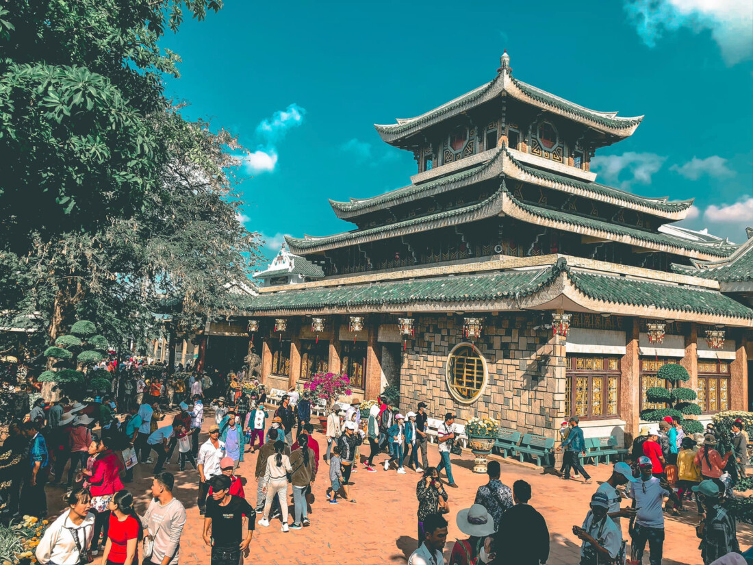 Khuôn viên vô cùng rộng rãi